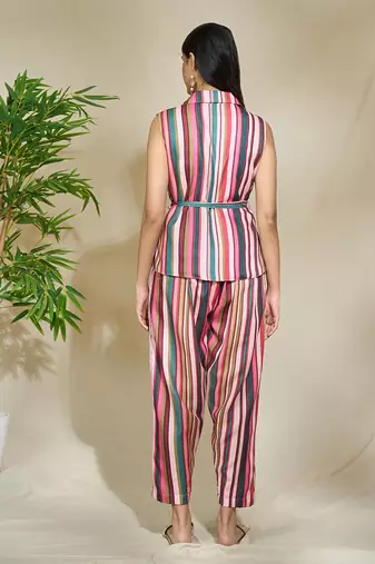 Striped multicolour vest coat pant set thin belt wear it with a top shirt or tie it closed without anything.