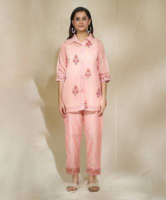 Peach Embroidered Chanderti  Kurta With Pants And Slip 1