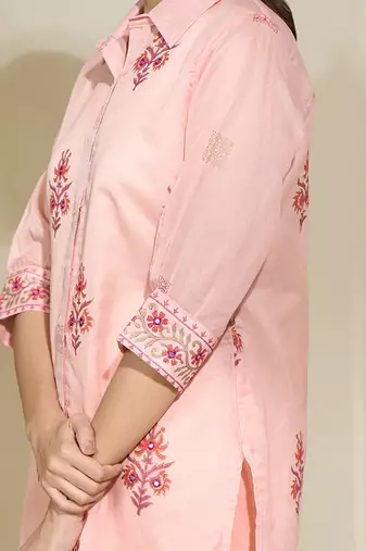 Peach Embroidered Chanderti  Kurta With Pants And Slip