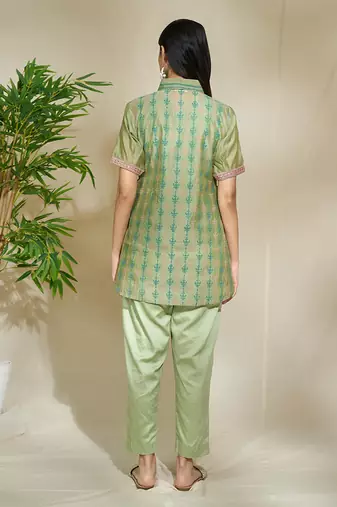 Green Chanderi Geometric Printed Kurta Pant Set with Slip