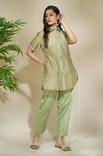 Green Chanderi Geometric Printed Kurta Pant Set with Slip