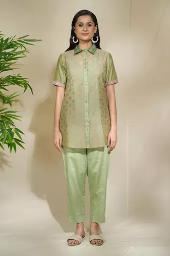 Green Chanderi Geometric Printed Kurta Pant Set with Slip