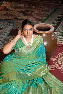 Green Banarasi silk blend with zari woven design 3