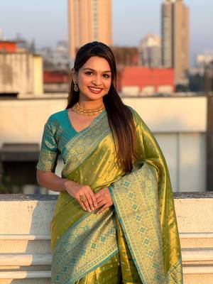 Green zari woven tissue silk saree with unstitched blouse piece 4