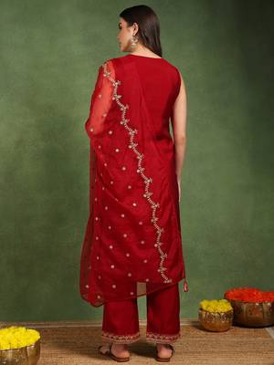 women maroon silk blend solid embroidered straight kurta palazzo and dupatta 5