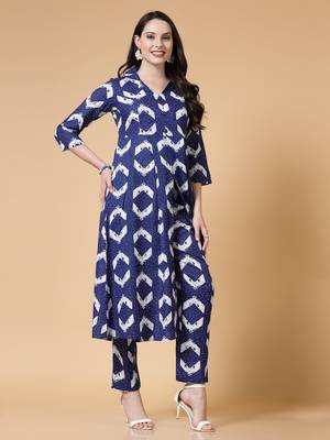 Women rayon printed aline kurta with pant set 4