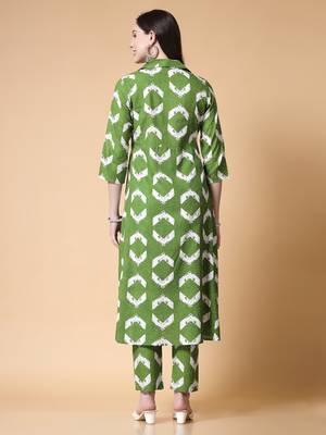 Women rayon printed aline kurta with pant set 2