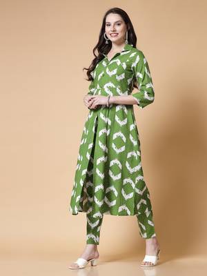 Women rayon printed aline kurta with pant set 3
