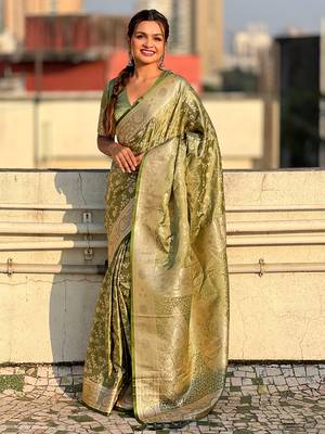 Green zari woven Banarasi silk blend saree with unstitched blouse piece 1