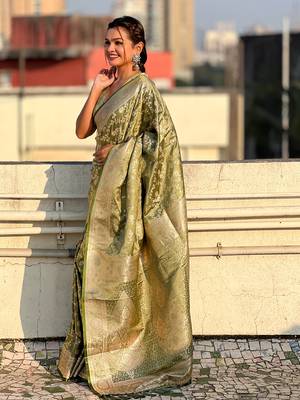 Green zari woven Banarasi silk blend saree with unstitched blouse piece 3