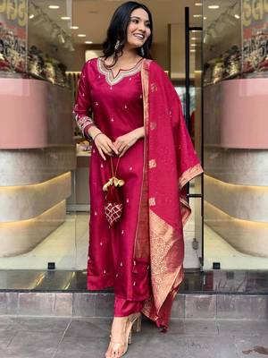 Magenta viscose chanderi heavy thread embroidery work with jacquard woven dupatta kurta pant set 2