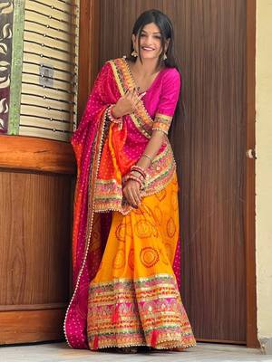 Pink bandhani print silk saree  with lace border and unstitched blouse piece 1