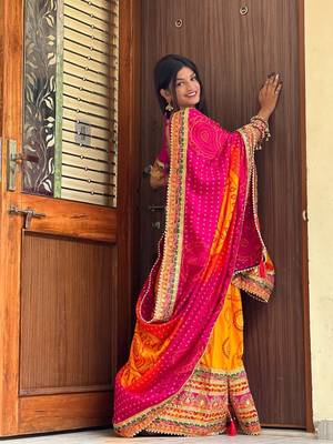 Pink bandhani print silk saree  with lace border and unstitched blouse piece 2
