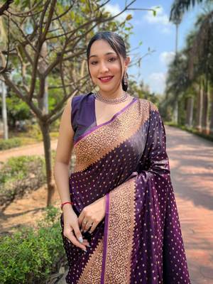 Purple zari woven Banarasi silk blend women's saree with blouse piece 3