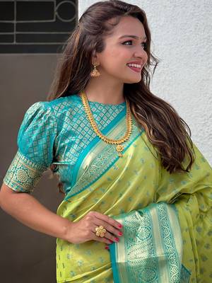 Green kanchipuram tissue silk saree with unstitched blouse piece 3