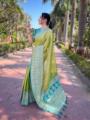 Green zari woven pure tissue women's saree with blouse piece 2