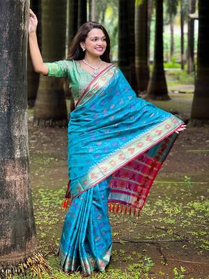 Blue patola silk saree with unstitched blouse piece 3