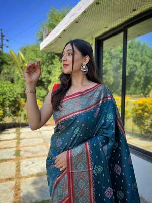 Teal patola silk saree and has a  zari border blouse piece 2