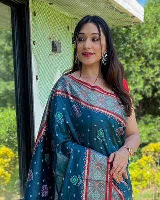 Teal patola silk saree and has a  zari border blouse piece 3