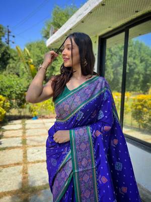 Royal blue patola silk saree and has a  zari border blouse piece 2