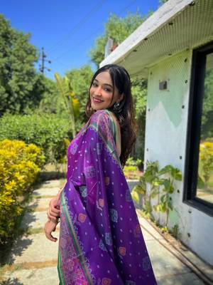 Purple patola silk saree and has a  zari border blouse piece 2