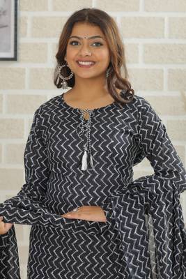 Black women printed aline kurta pant with dupatta set 4