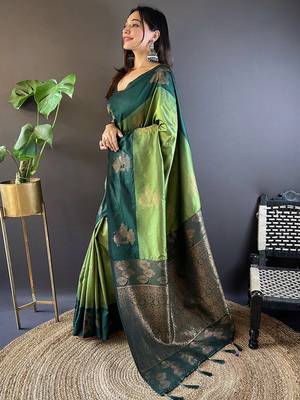 Green soft silk saree with unstitched blouse piece 2