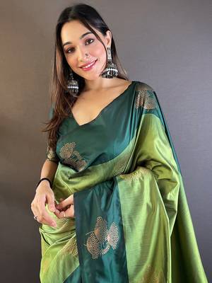 Green soft silk saree with unstitched blouse piece 3