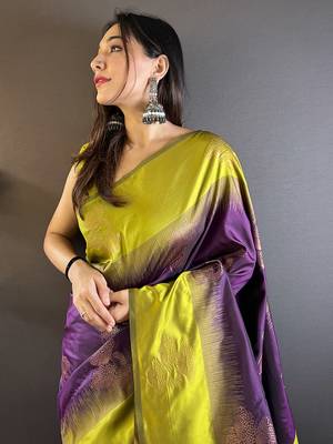 Purple soft silk saree with unstitched blouse piece 3