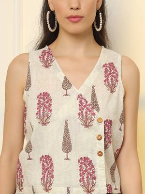  white and pink cotton sleeve less wrap top 4