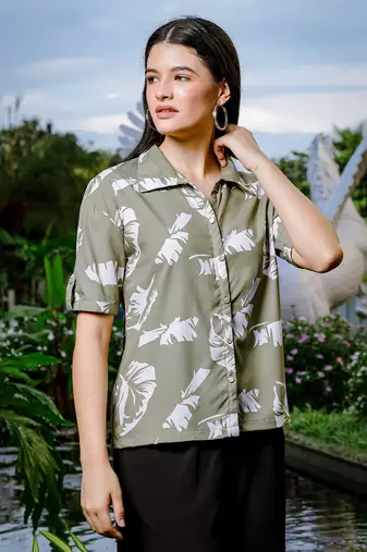  green liva collaredshirt style top