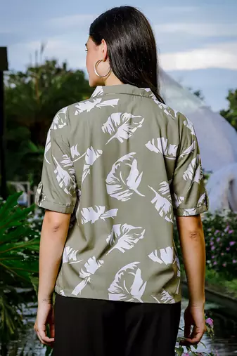  green liva collaredshirt style top