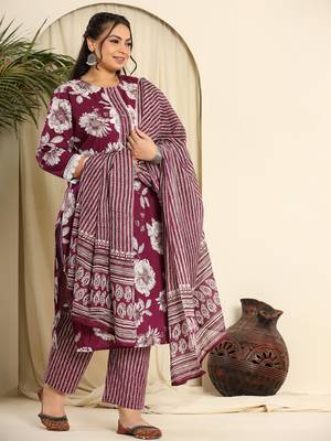  purple pure cotton kurta dupatta pant set with handwork 5