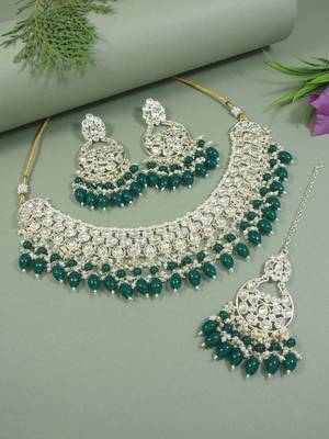 gold plated traditional kundan & pearl choker necklace jewellery set  1