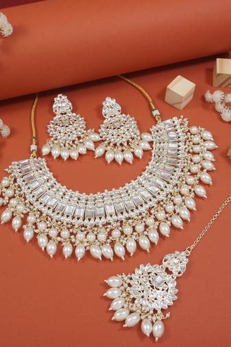 I jewels gold plated traditional kundan & pearl drop choker necklace jewellery set