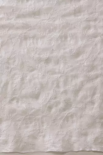 hand embroidered white georgette lucknowi chikankari saree with blouse 