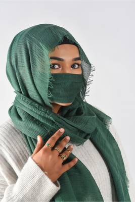 Wrap My Hijab Crinkle Cotton Hijab Plain Green Daily Wear Includes Mask 1