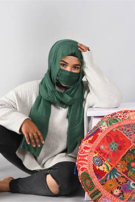 Wrap My Hijab Crinkle Cotton Hijab Plain Green Daily Wear Includes Mask 2