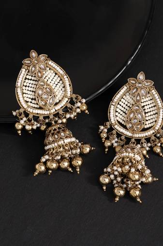 Gold color kundan earrings