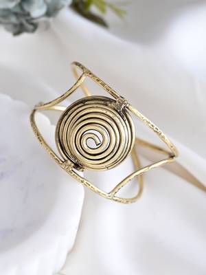 Gold-plated spiral cuff bracelet for women 2