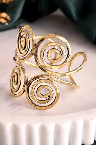 Stylish gold spiral open cuff bracelet for women