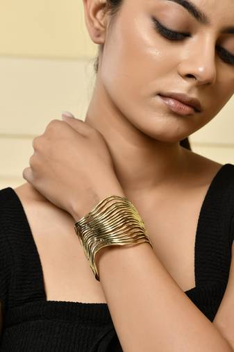 Gold-plated wave design cuff bracelet