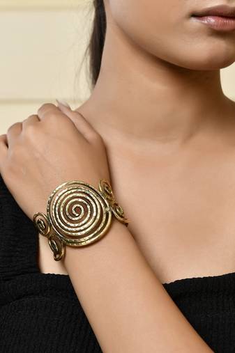 Stylish gold spiral open cuff bracelet for women