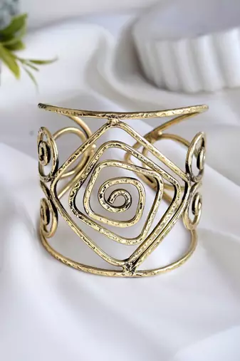 Stylish gold spiral open cuff bracelet for women