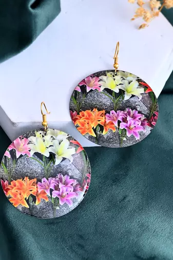 Floral print round earrings