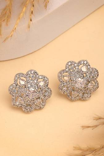  women's silver-plated ad- studded circular shaped studs earring