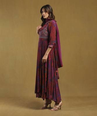 Pink dewey kurta with leggings and dupatta 2