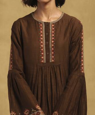 Brown kyesha kurta with pant 4