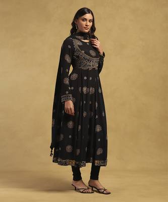Black madhura kurta with leggings and dupatta 2