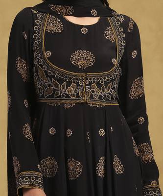 Black madhura kurta with leggings and dupatta 4